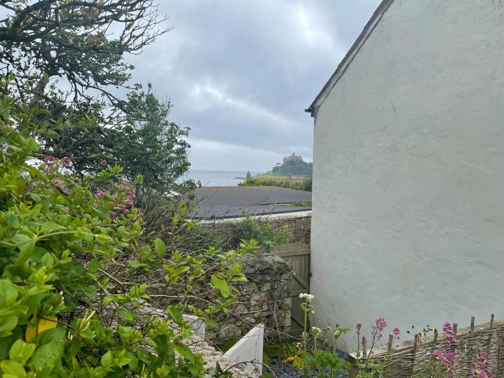Cosy With Parking Holiday home *